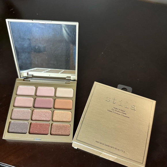Stila eyeshadow - Picture 3 of 3
